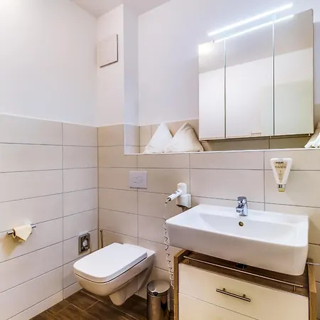 Lagovida Seglerhuette B Am Stoermthaler Grosspoesna